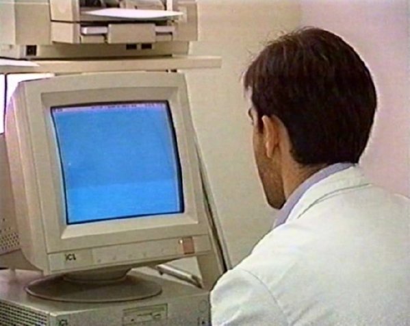  DESPACHO MIRAR PANTALLA ORDENADOR